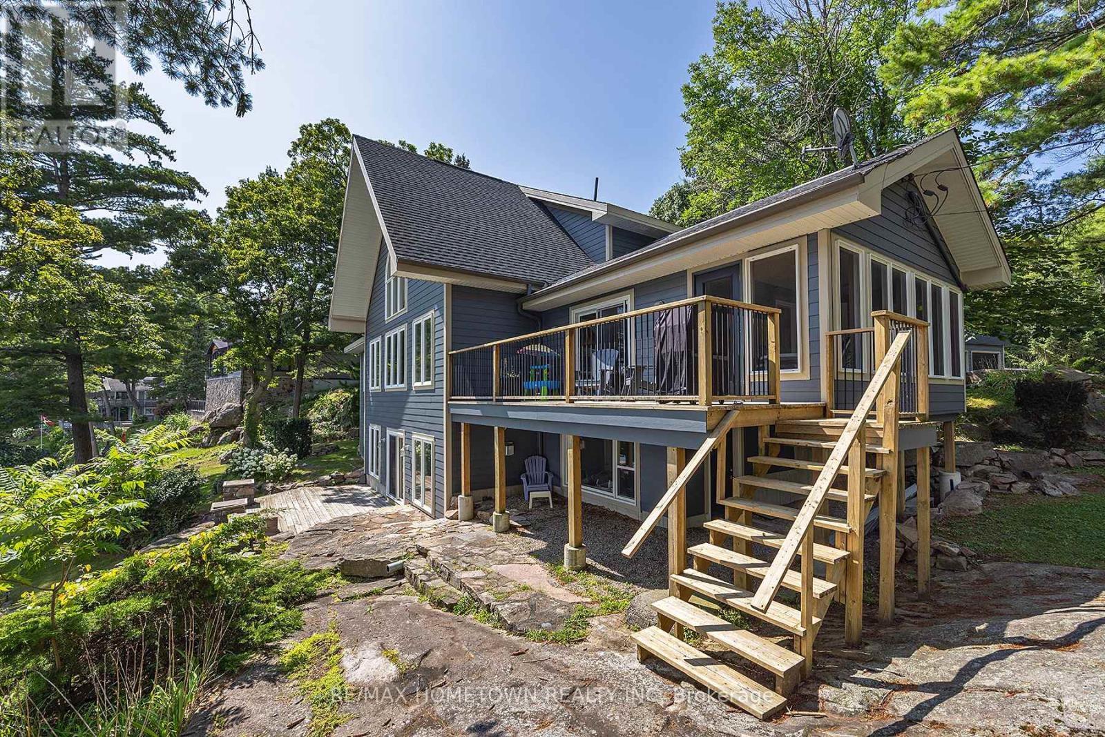 41 Riverview Drive, Leeds And The Thousand Islands, ON - Outdoor With Deck Patio Veranda