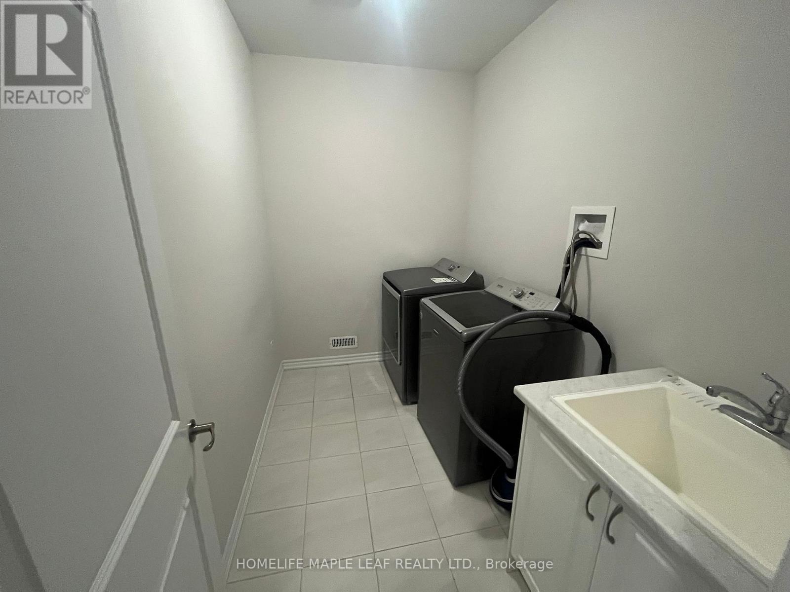Room 3 - 25 Hawtrey Road, Brampton, ON - Indoor Photo Showing Laundry Room