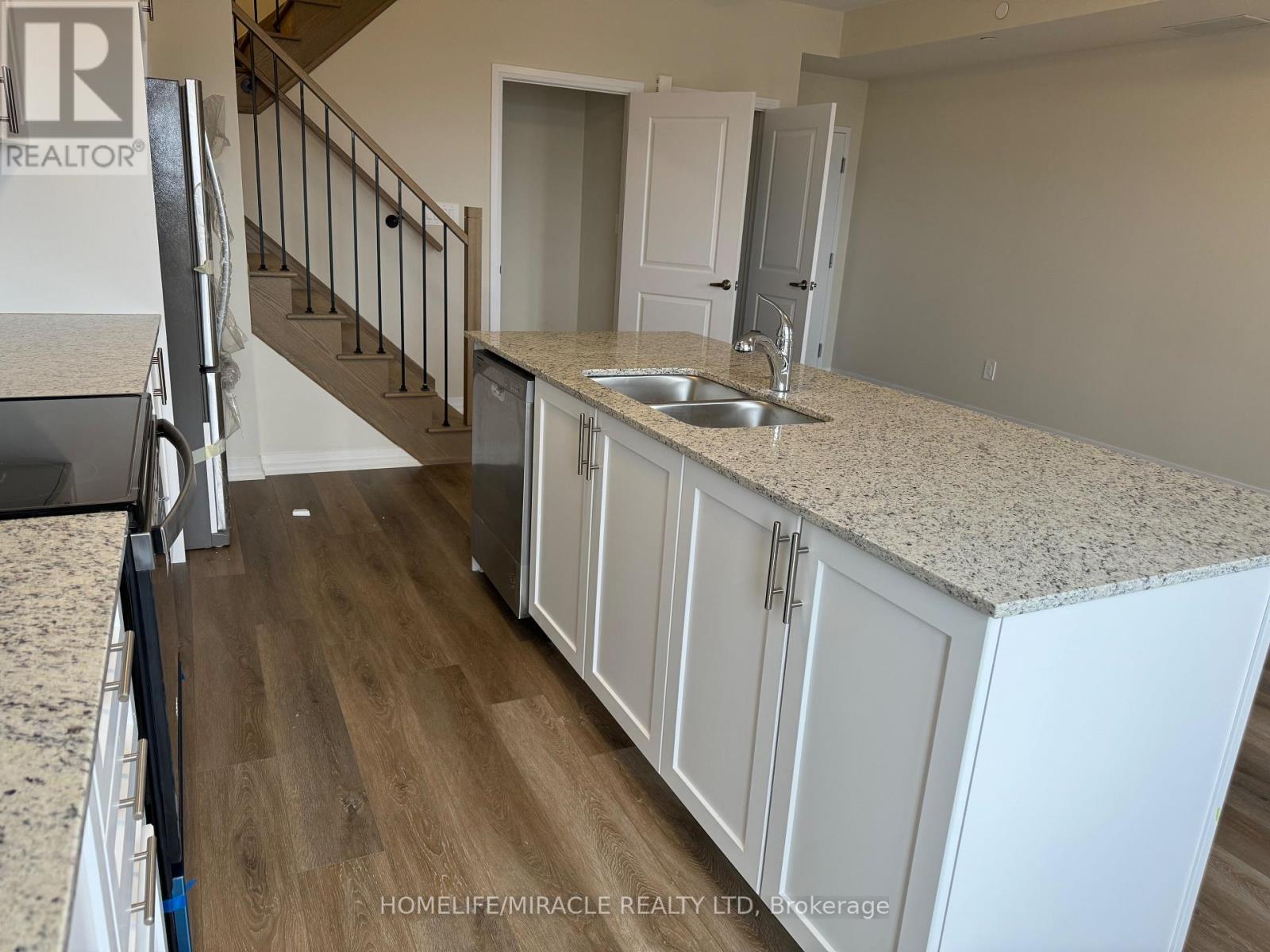 416 - 1577 Rose Way, Milton, ON - Indoor Photo Showing Kitchen With Double Sink