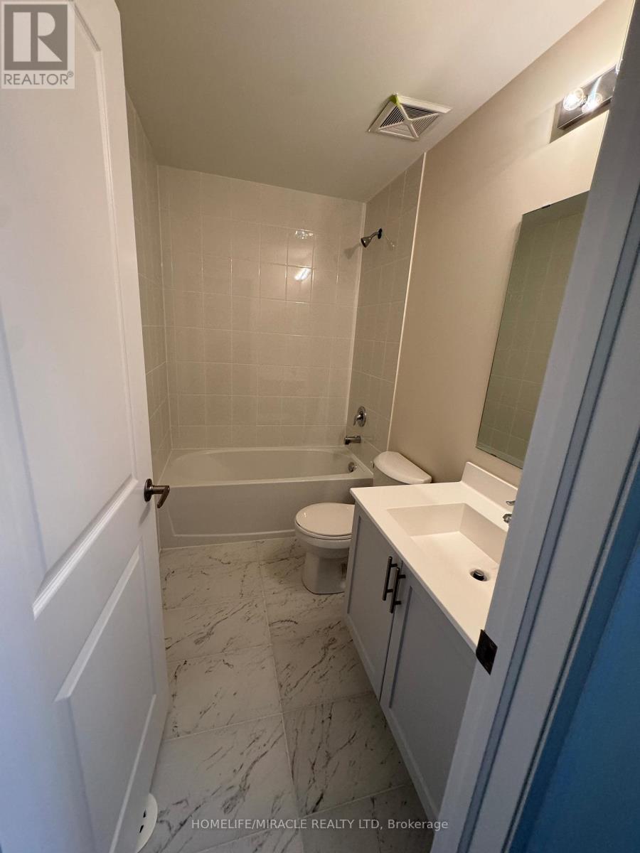 416 - 1577 Rose Way, Milton, ON - Indoor Photo Showing Bathroom