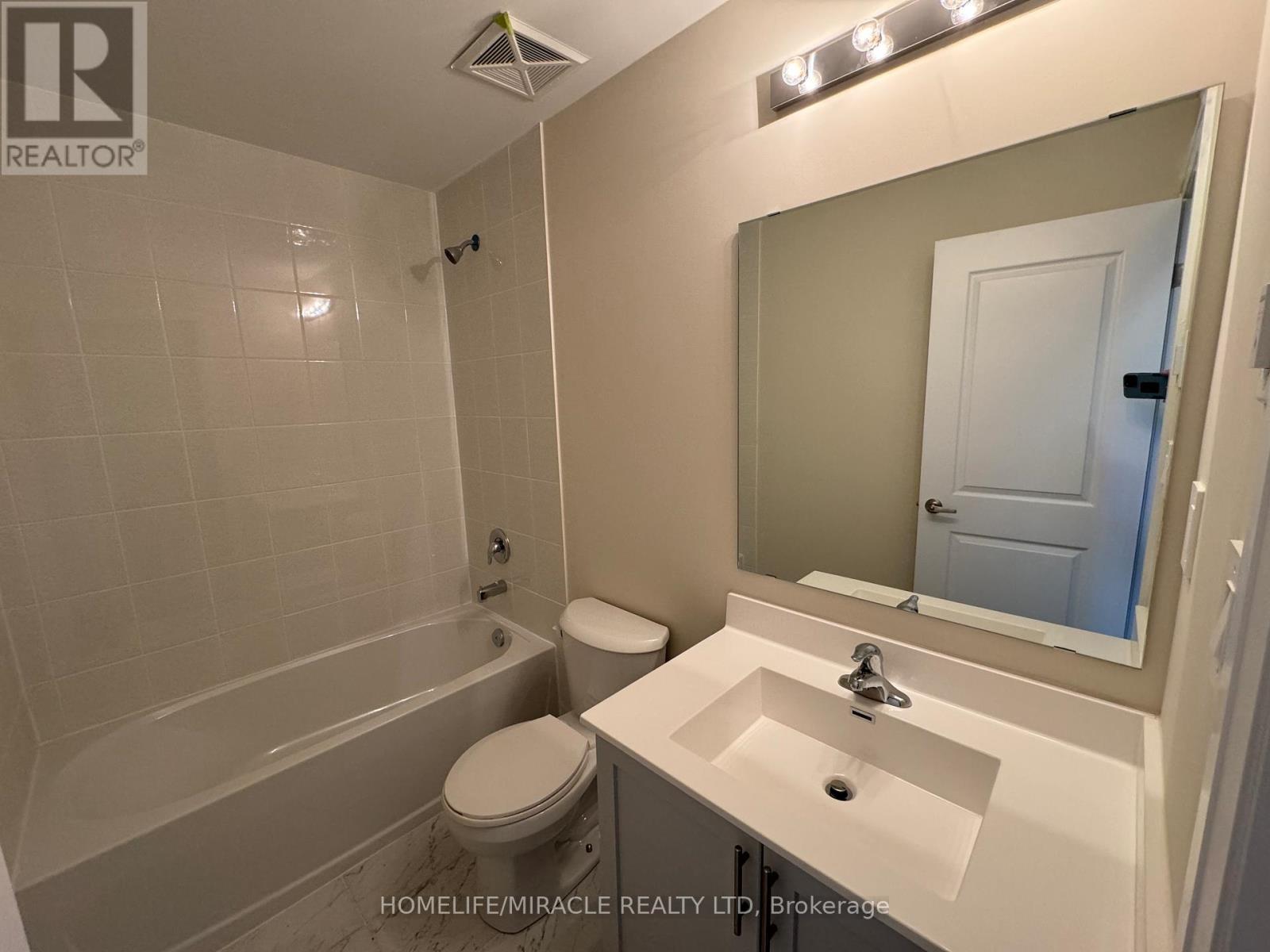 416 - 1577 Rose Way, Milton, ON - Indoor Photo Showing Bathroom
