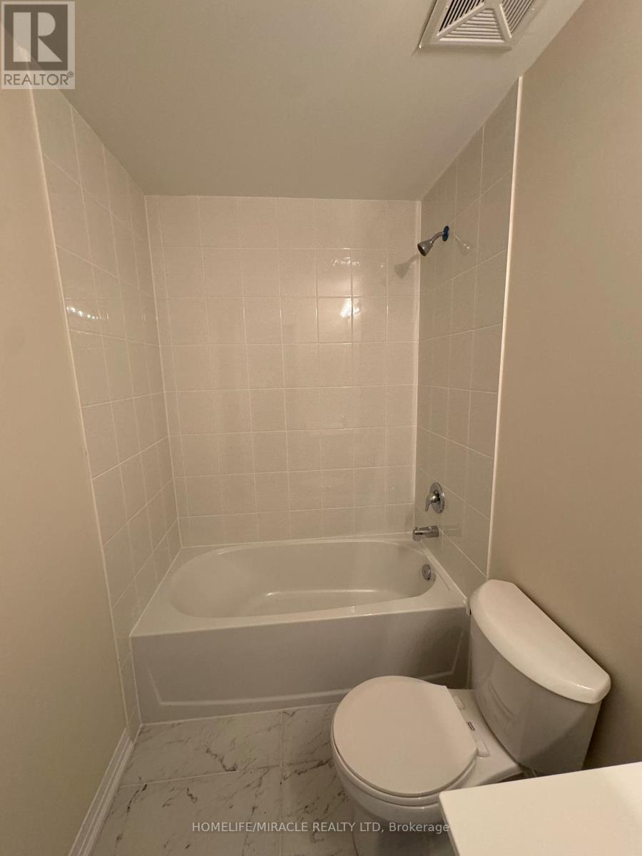 416 - 1577 Rose Way, Milton, ON - Indoor Photo Showing Bathroom