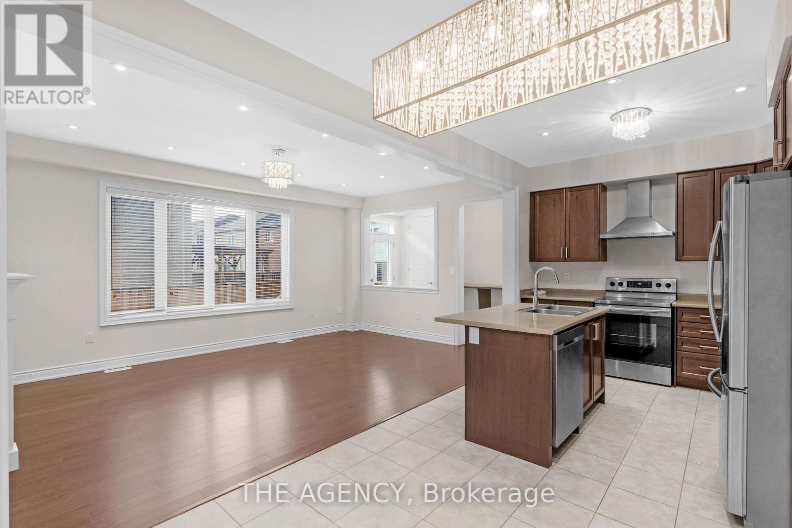 223 Thompson Road, Haldimand, ON - Indoor Photo Showing Kitchen
