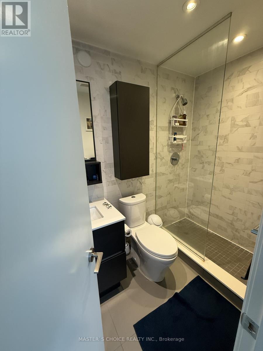512 - 377 Madison Avenue, Toronto, ON - Indoor Photo Showing Bathroom