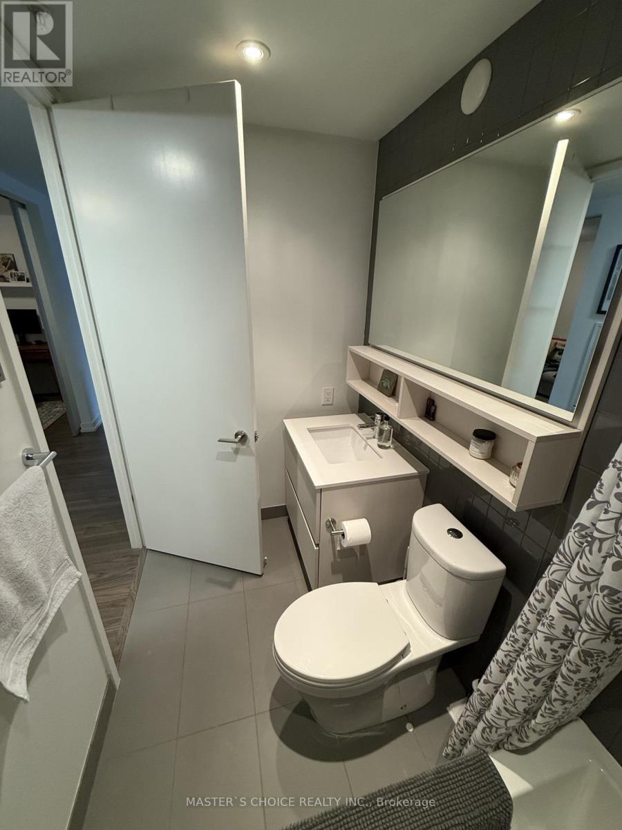 512 - 377 Madison Avenue, Toronto, ON - Indoor Photo Showing Other Room