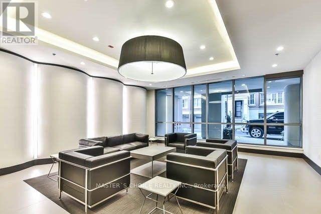 512 - 377 Madison Avenue, Toronto, ON - Indoor