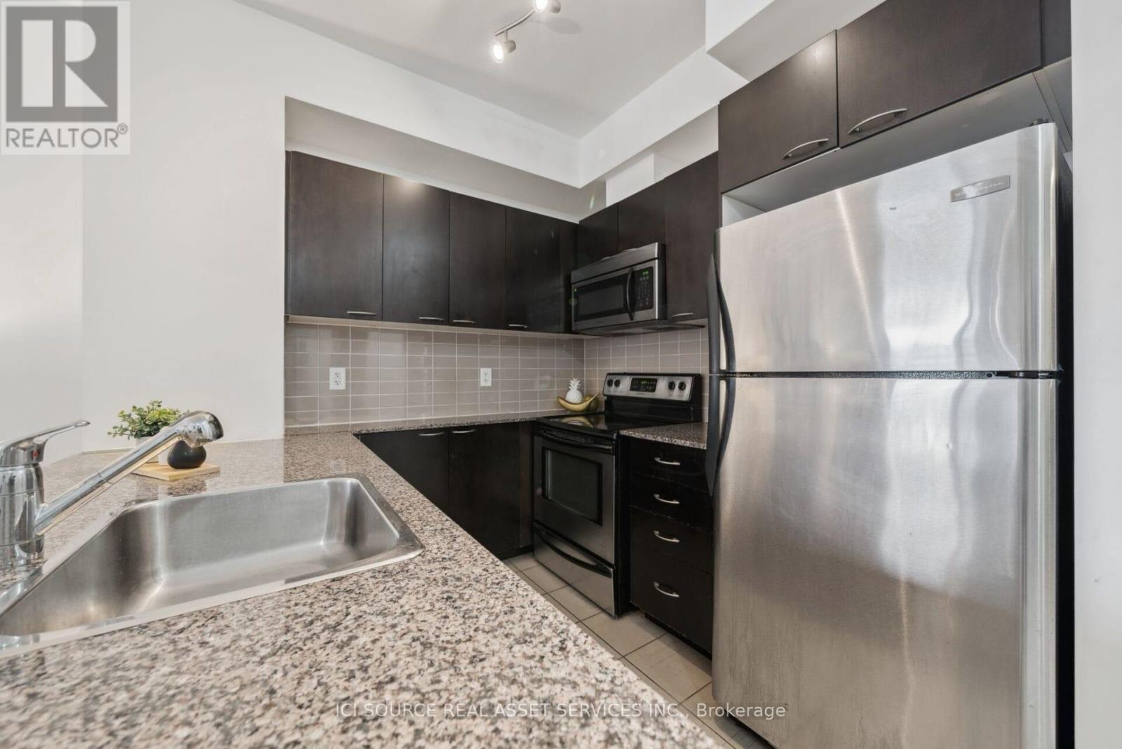 321 - 385 Prince Of Wales Drive, Mississauga, ON - Indoor Photo Showing Kitchen With Upgraded Kitchen