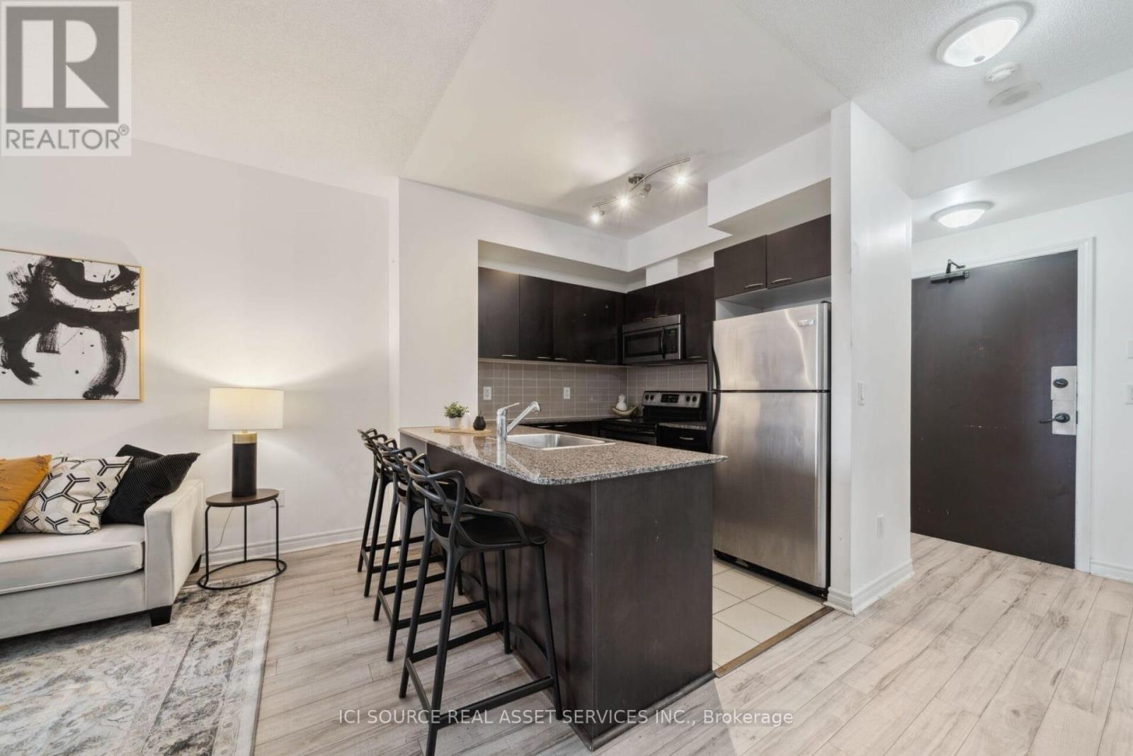 321 - 385 Prince Of Wales Drive, Mississauga, ON - Indoor Photo Showing Kitchen