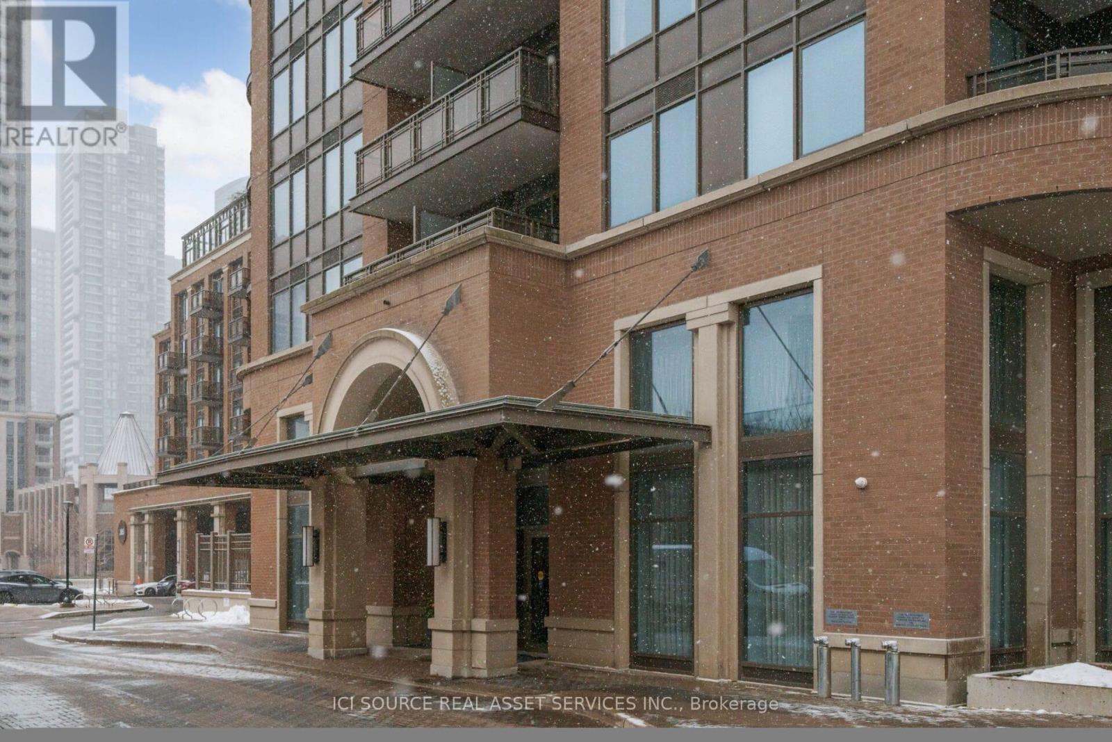 321 - 385 Prince Of Wales Drive, Mississauga, ON - Outdoor With Balcony