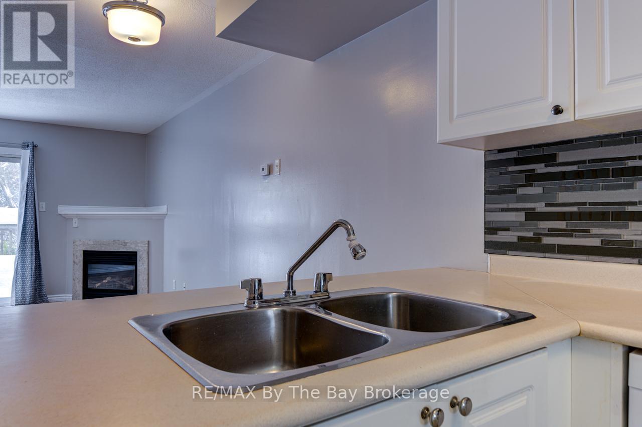 7 Royalton Lane, Collingwood, ON - Indoor Photo Showing Kitchen With Double Sink