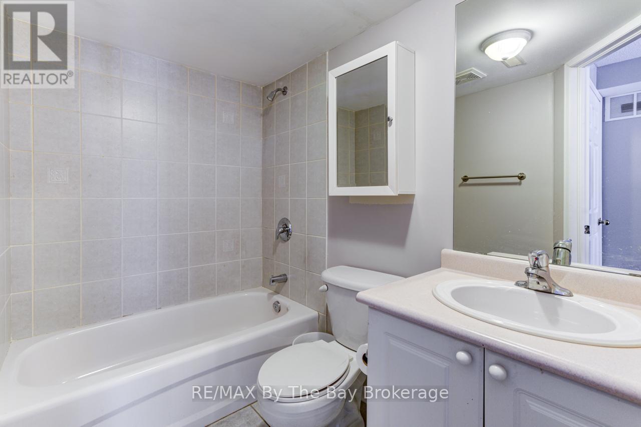 7 Royalton Lane, Collingwood, ON - Indoor Photo Showing Bathroom