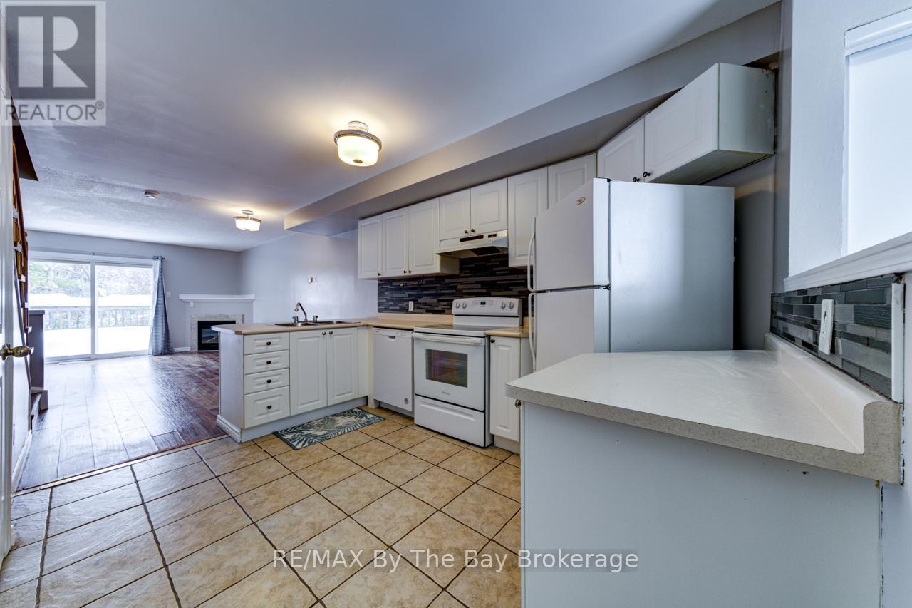 7 Royalton Lane, Collingwood, ON - Indoor Photo Showing Kitchen