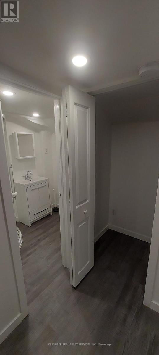 Lower 1 - 74 Burnaby Boulevard, Toronto, ON - Indoor Photo Showing Other Room