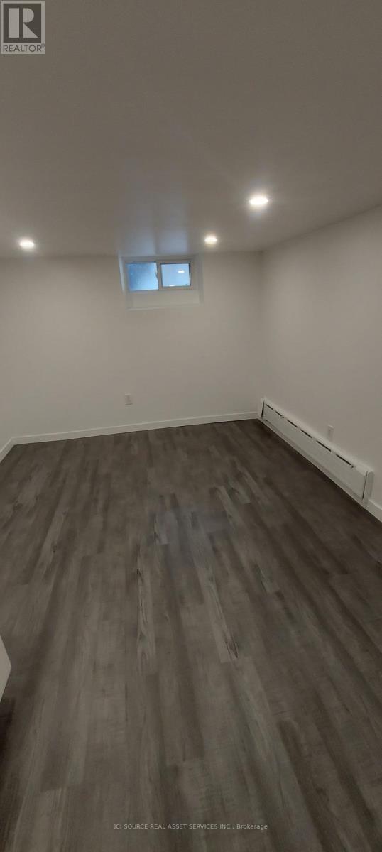 Lower 1 - 74 Burnaby Boulevard, Toronto, ON - Indoor Photo Showing Other Room