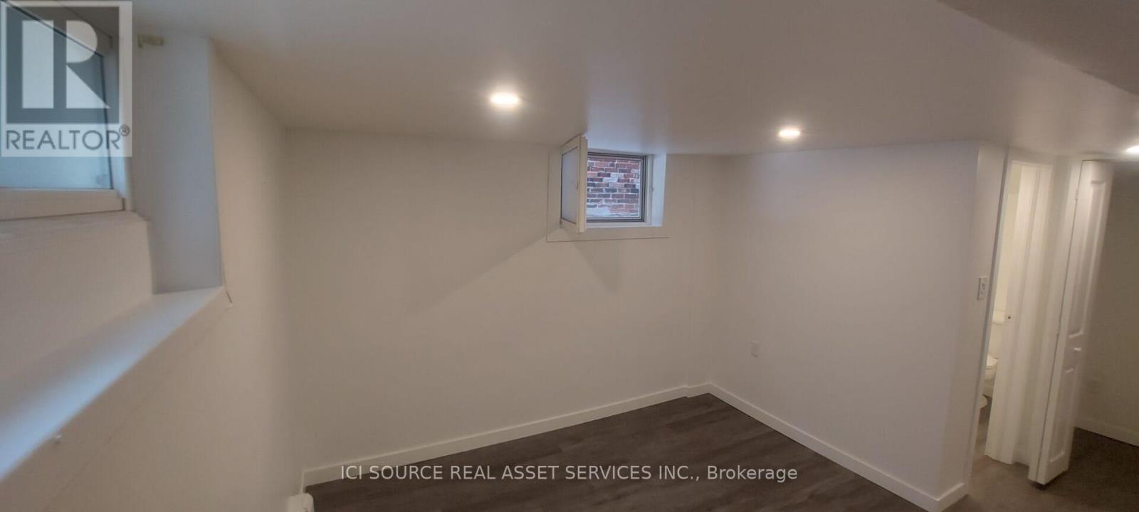 Lower 1 - 74 Burnaby Boulevard, Toronto, ON - Indoor Photo Showing Other Room