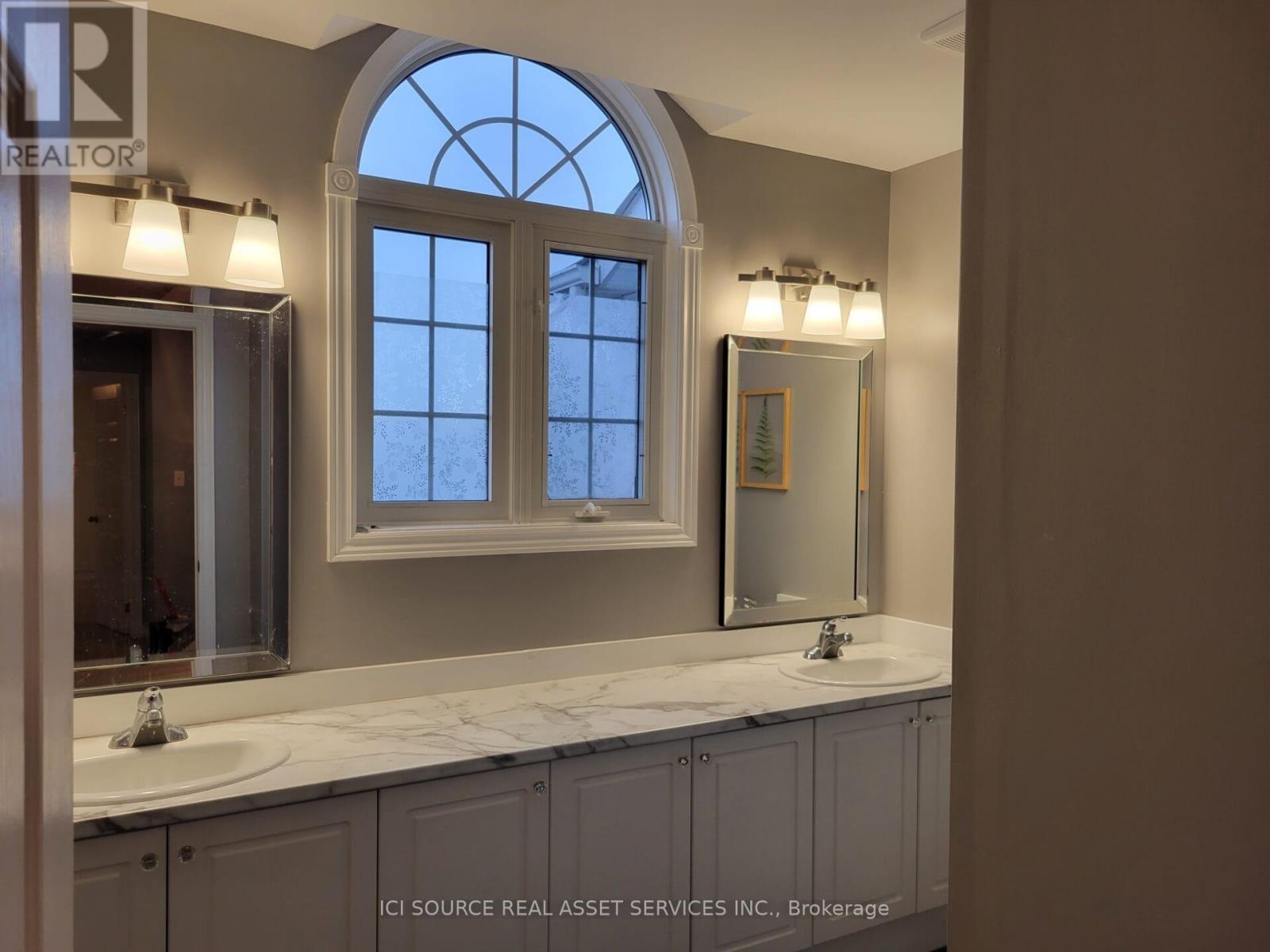 88 Wade Square, Clarington, ON - Indoor Photo Showing Bathroom