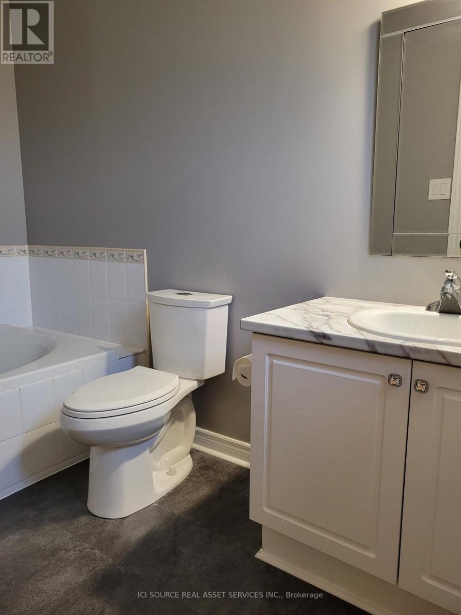 88 Wade Square, Clarington, ON - Indoor Photo Showing Bathroom
