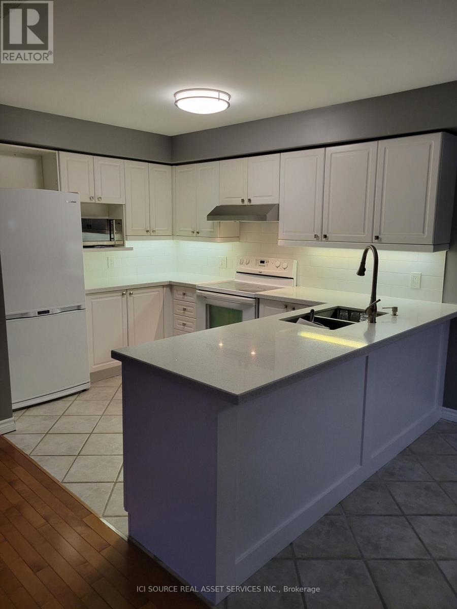 88 Wade Square, Clarington, ON - Indoor Photo Showing Kitchen With Double Sink