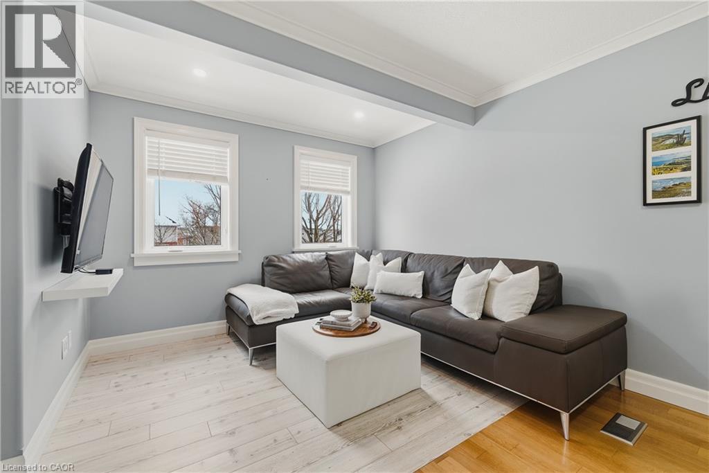 172 Porchlight Drive, Elmira, ON - Indoor Photo Showing Living Room