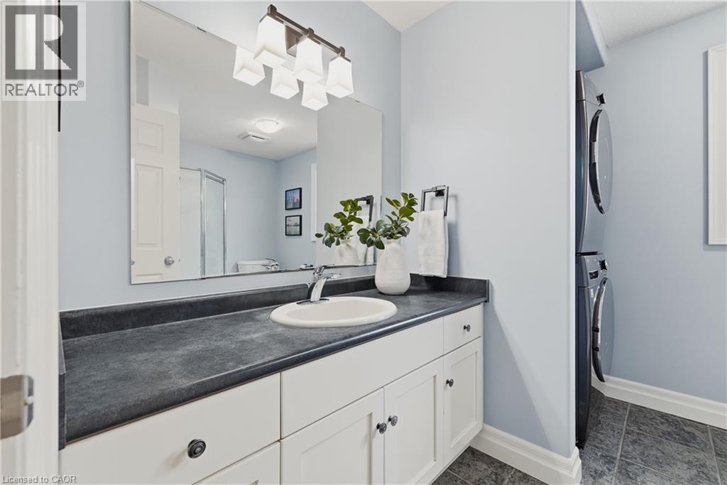 172 Porchlight Drive, Elmira, ON - Indoor Photo Showing Bathroom