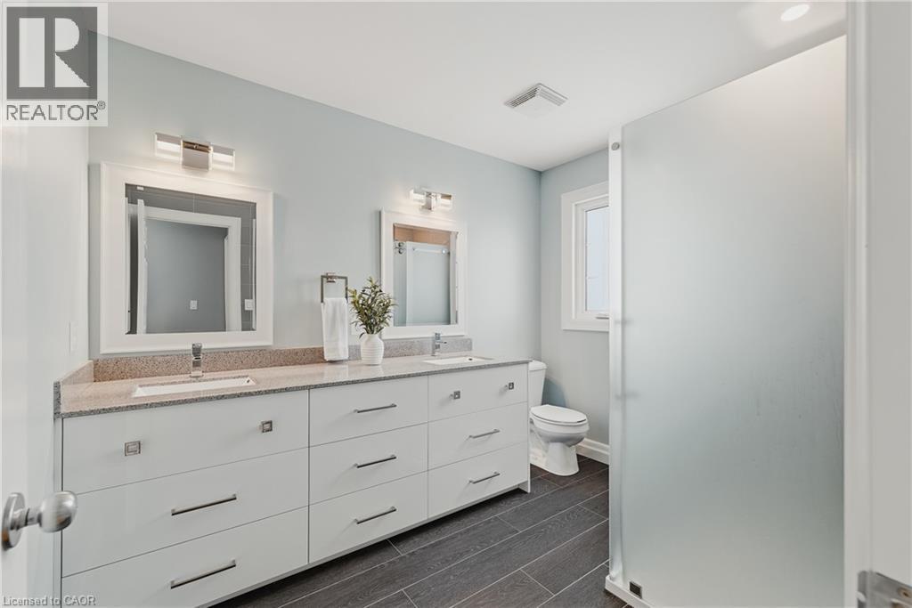 172 Porchlight Drive, Elmira, ON - Indoor Photo Showing Bathroom