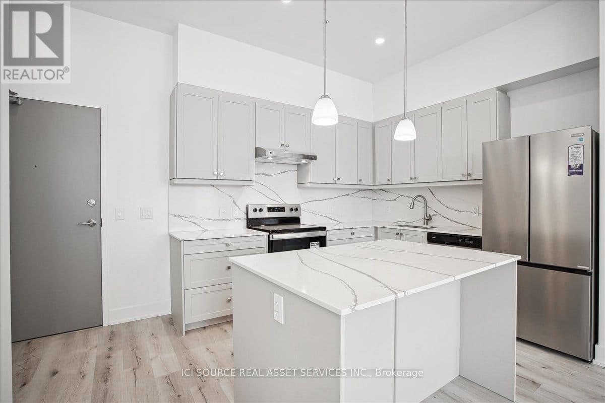 Ph2 - 19B West Street N, Kawartha Lakes, ON - Indoor Photo Showing Kitchen With Stainless Steel Kitchen