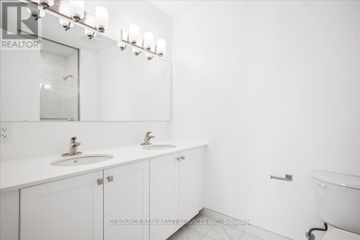 Ph2 - 19B West Street N, Kawartha Lakes, ON - Indoor Photo Showing Bathroom