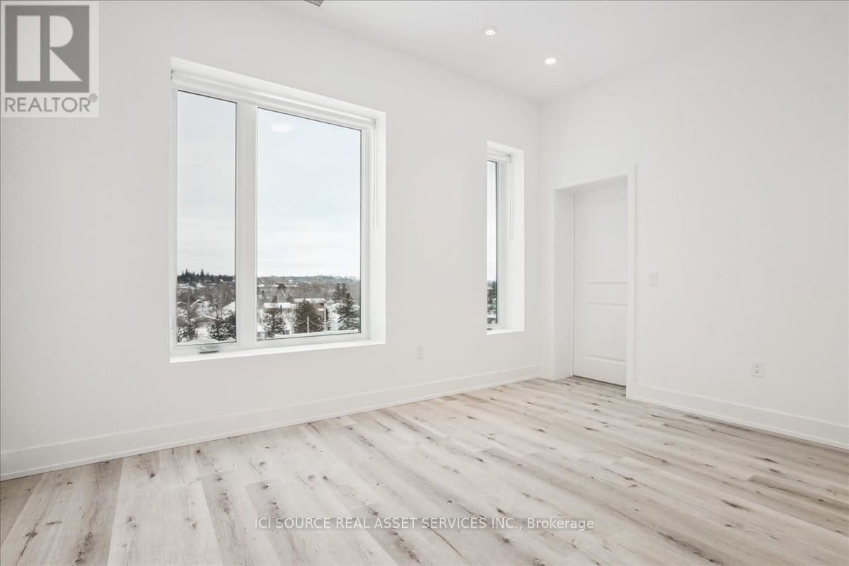 Ph2 - 19B West Street N, Kawartha Lakes, ON - Indoor Photo Showing Other Room