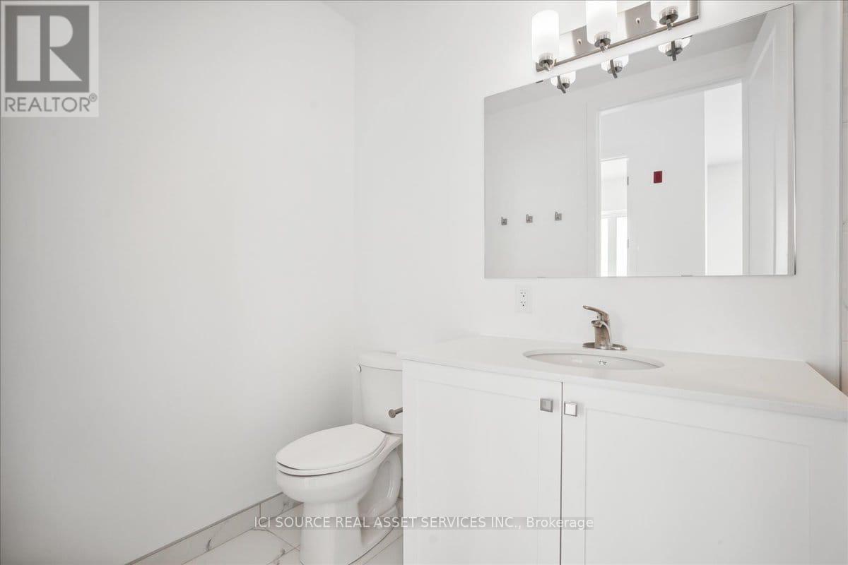 Ph2 - 19B West Street N, Kawartha Lakes, ON - Indoor Photo Showing Bathroom