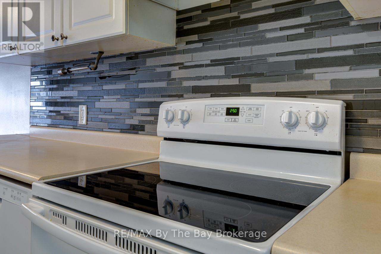 7 Royalton Lane, Collingwood, ON - Indoor Photo Showing Kitchen