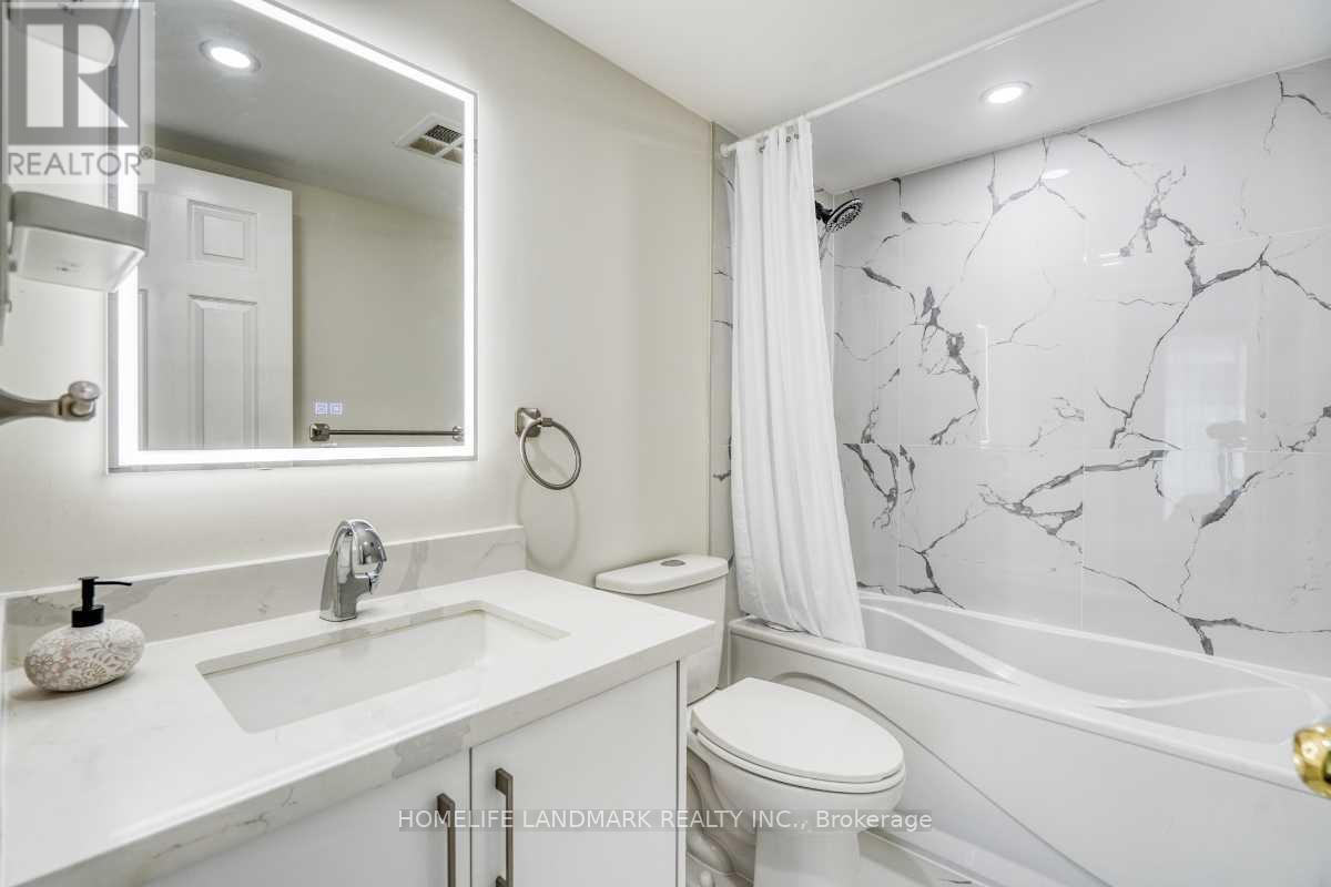 1503 - 260 Doris Avenue, Toronto, ON - Indoor Photo Showing Bathroom