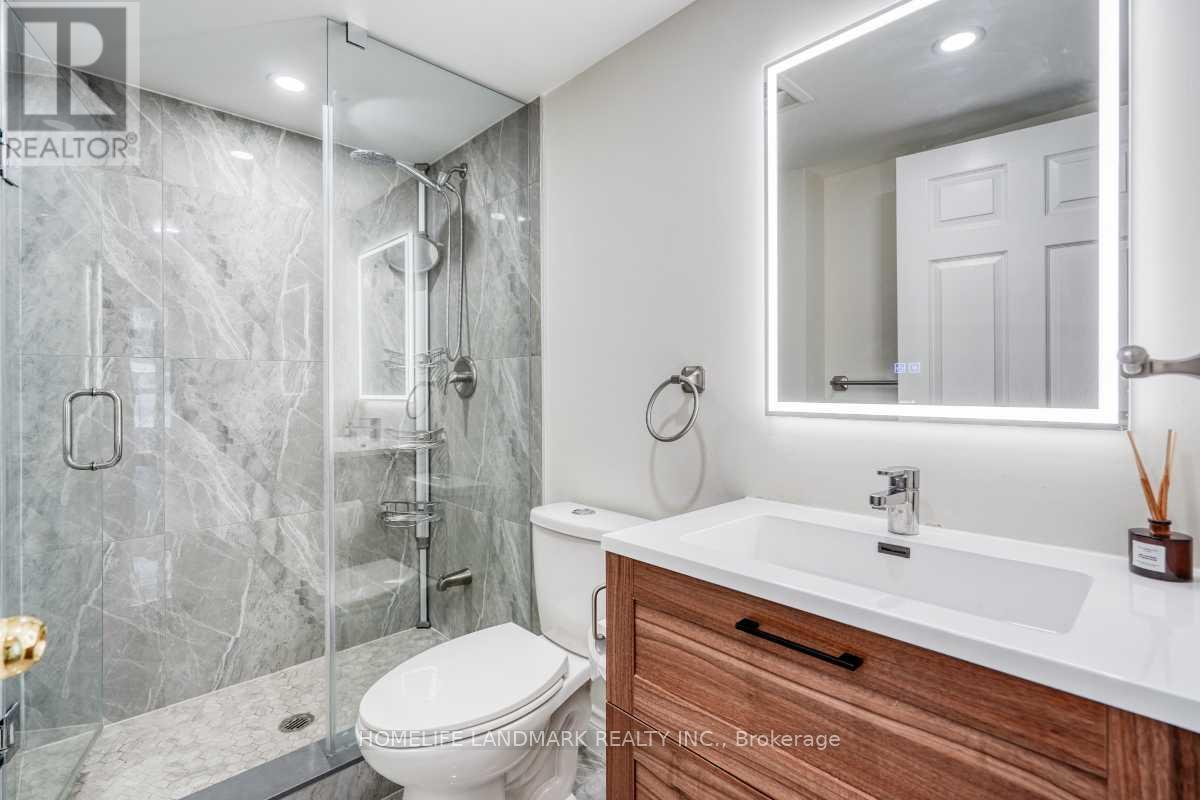1503 - 260 Doris Avenue, Toronto, ON - Indoor Photo Showing Bathroom