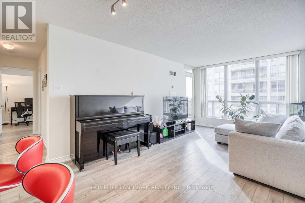 1503 - 260 Doris Avenue, Toronto, ON - Indoor Photo Showing Living Room