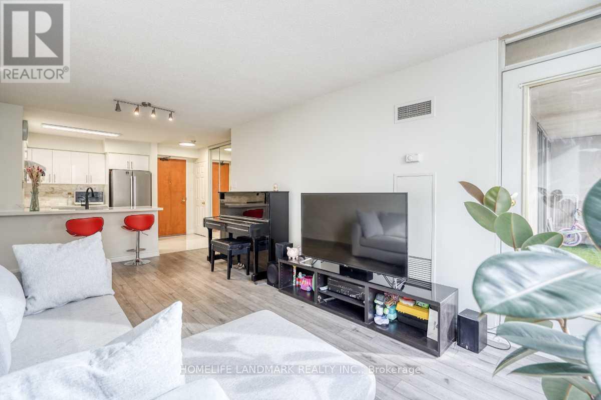 1503 - 260 Doris Avenue, Toronto, ON - Indoor Photo Showing Living Room