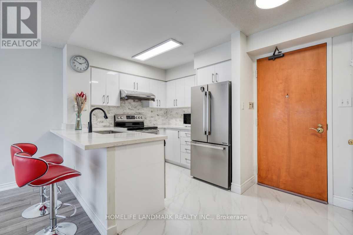 1503 - 260 Doris Avenue, Toronto, ON - Indoor Photo Showing Kitchen