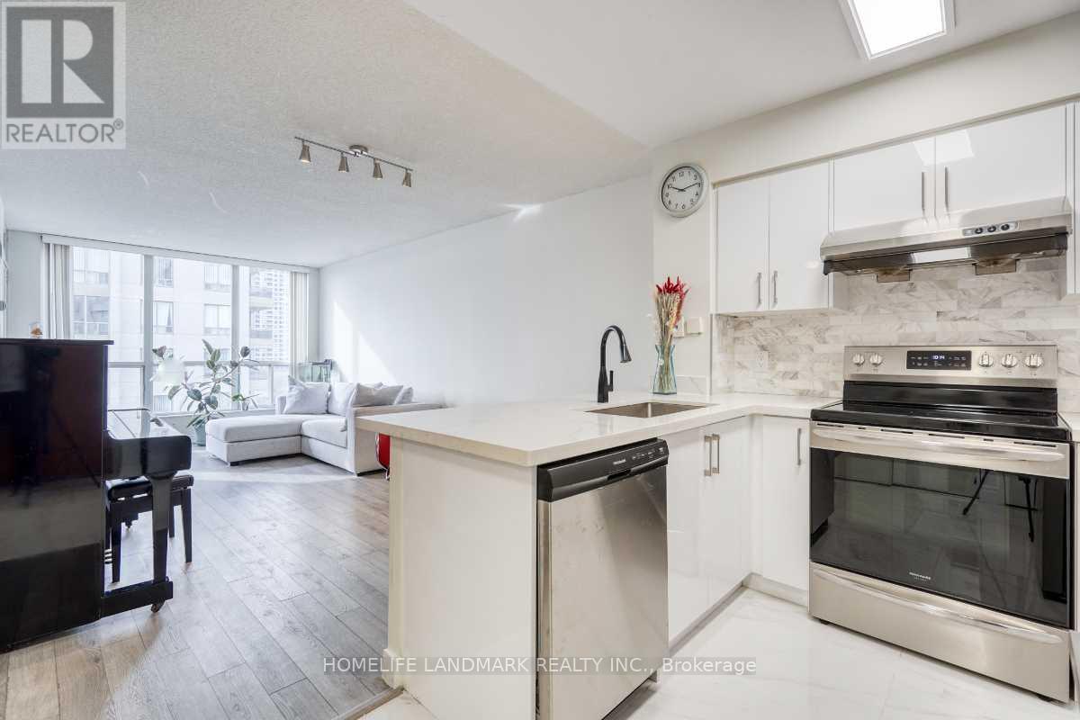1503 - 260 Doris Avenue, Toronto, ON - Indoor Photo Showing Kitchen With Upgraded Kitchen