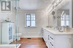 271 Lawson Street, Oakville, ON - Indoor Photo Showing Bathroom