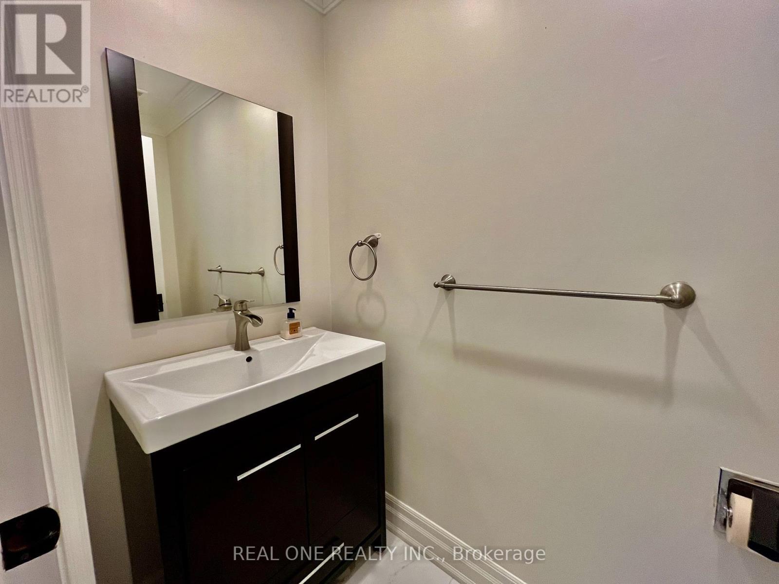 271 Lawson Street, Oakville, ON - Indoor Photo Showing Bathroom
