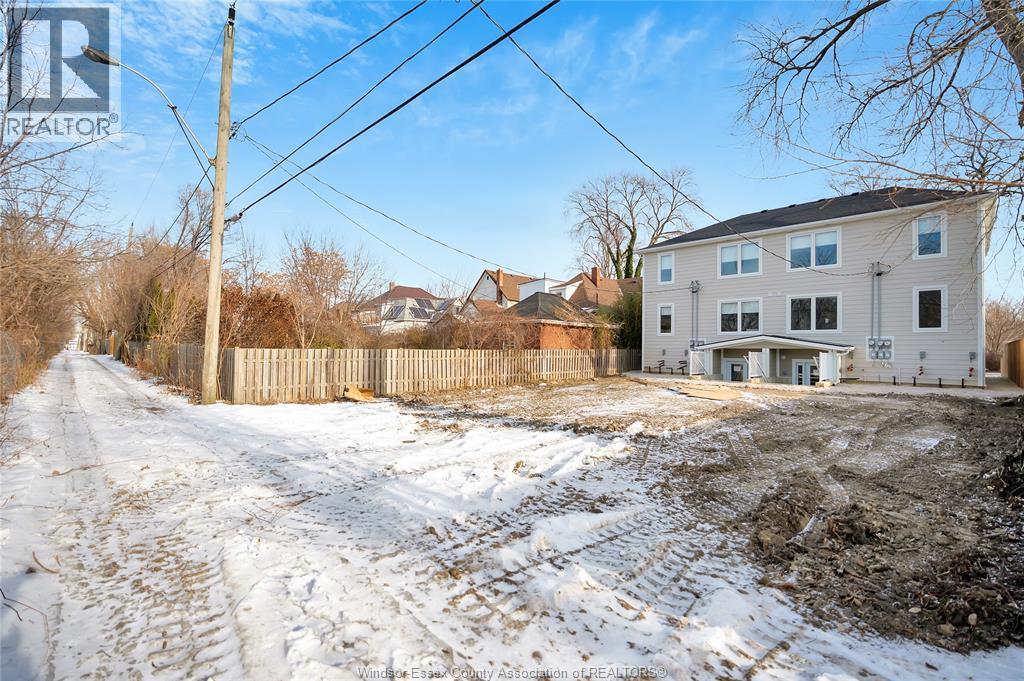 513 Caron Unit# 3, Windsor, ON - Outdoor