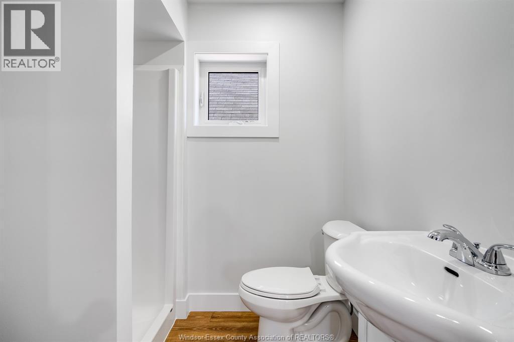 21 Pearl Street West Unit# 4, Kingsville, ON - Indoor Photo Showing Bathroom