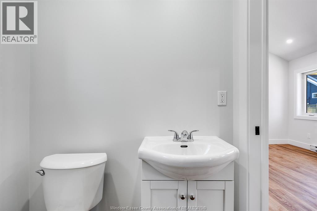 21 Pearl Street West Unit# 4, Kingsville, ON - Indoor Photo Showing Bathroom