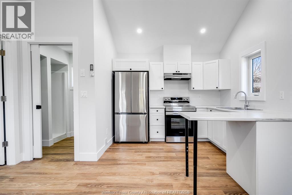 21 Pearl Street West Unit# 4, Kingsville, ON - Indoor Photo Showing Kitchen With Upgraded Kitchen