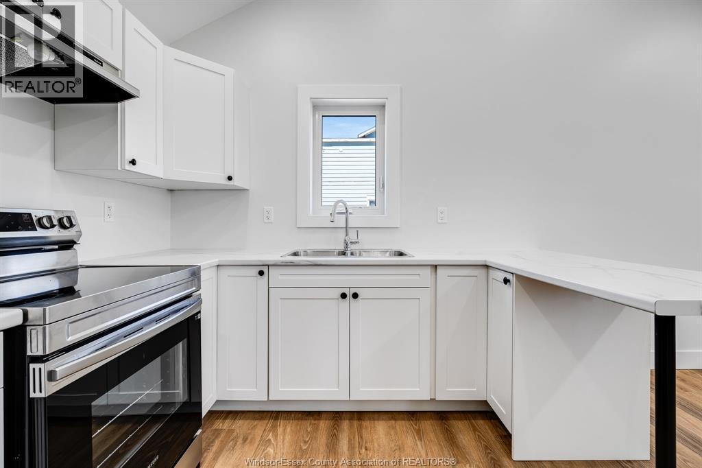 21 Pearl Street West Unit# 4, Kingsville, ON - Indoor Photo Showing Kitchen With Double Sink