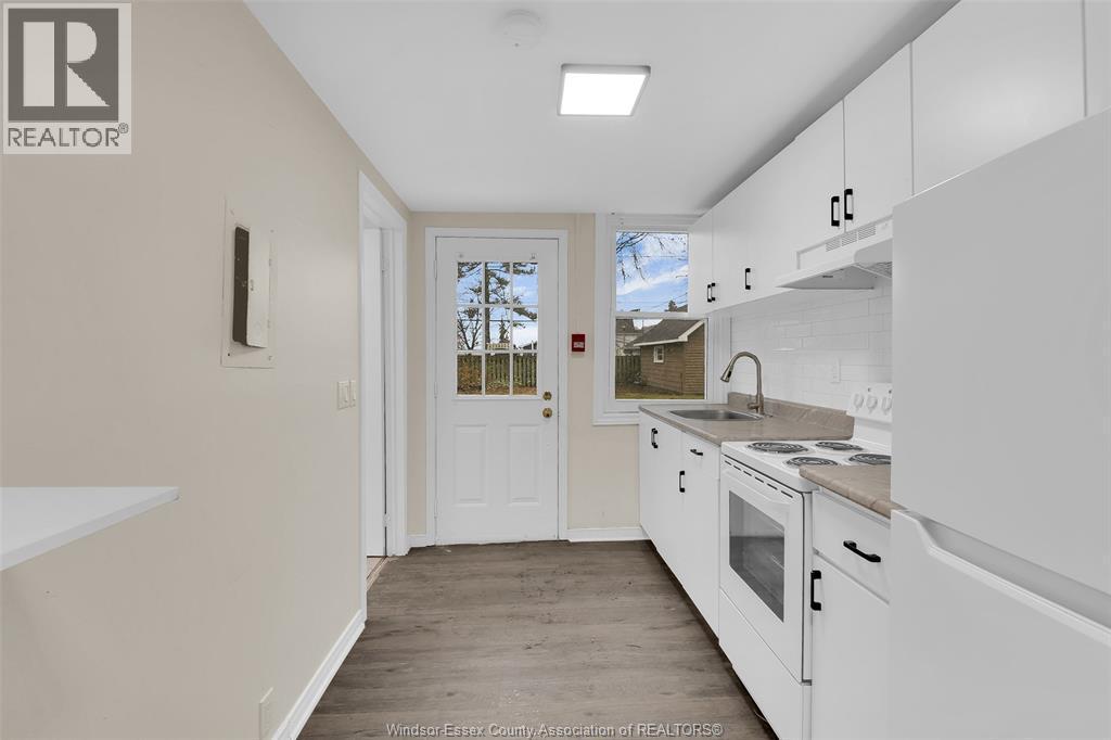 21 Pearl Street West Unit# 3, Kingsville, ON - Indoor Photo Showing Kitchen