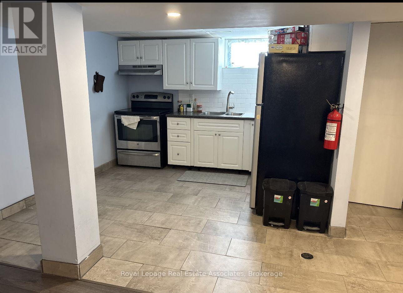 33 Laird (Bsmt) Drive, St. Catharines, ON - Indoor Photo Showing Kitchen With Double Sink