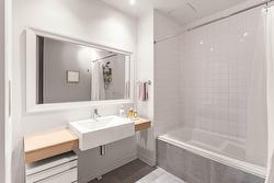 Ensuite bathroom -