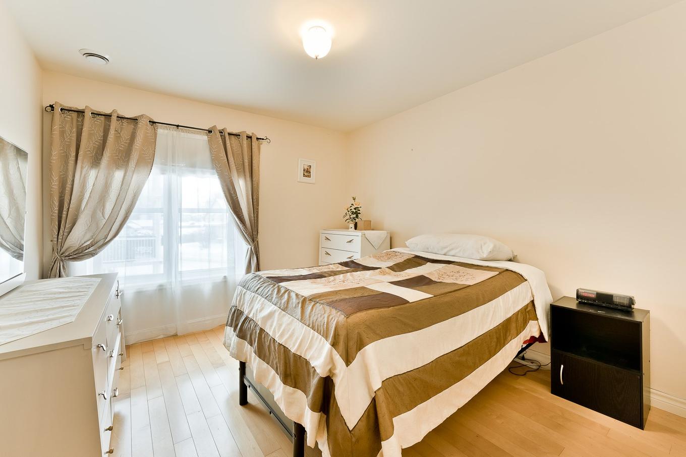 Chambre à coucher - 204-201 Rue De L'Union, Coaticook, QC - Indoor Photo Showing Bedroom