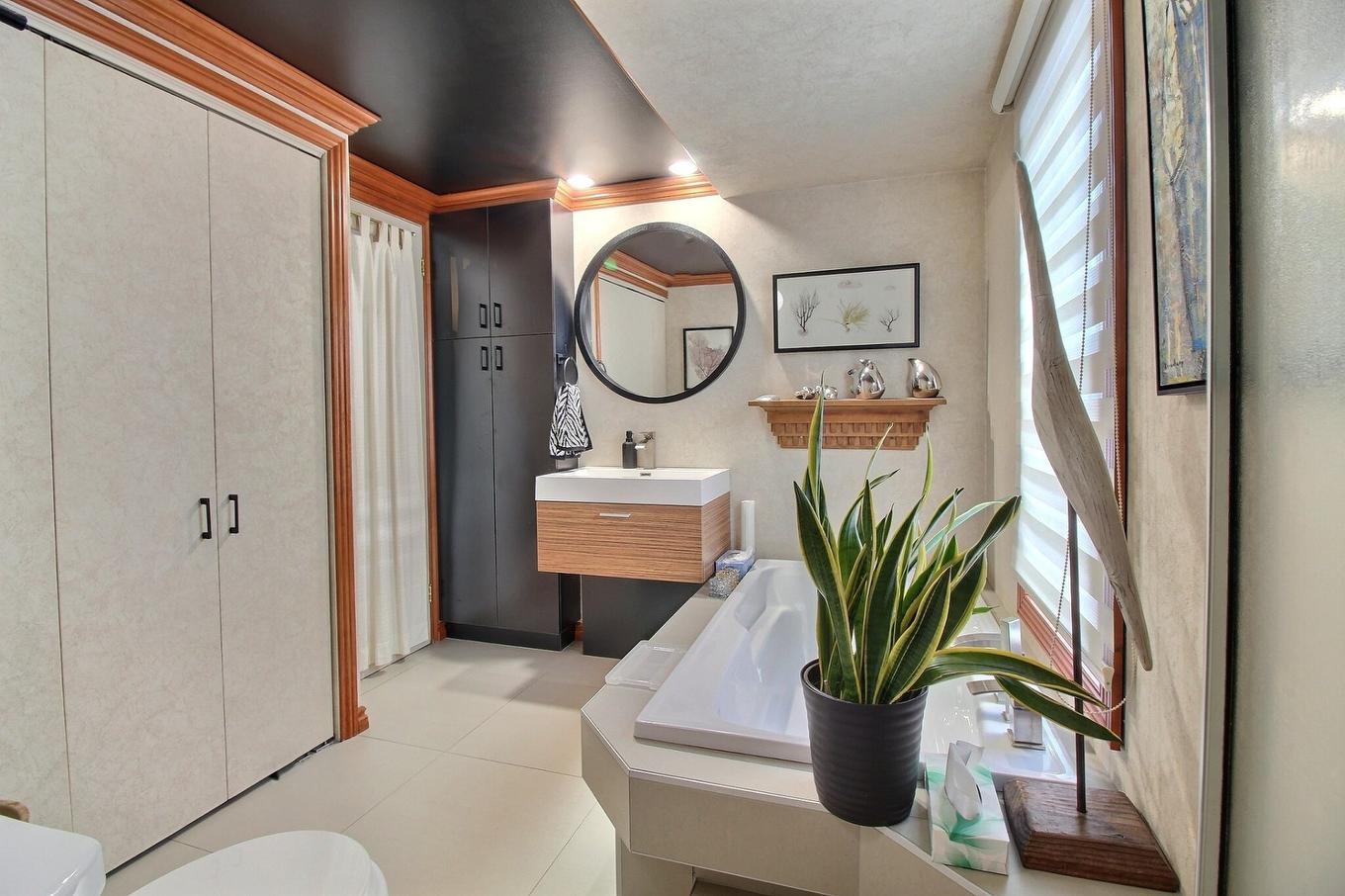 Bathroom - 512 13E Avenue, La Guadeloupe, QC - Indoor Photo Showing Bathroom