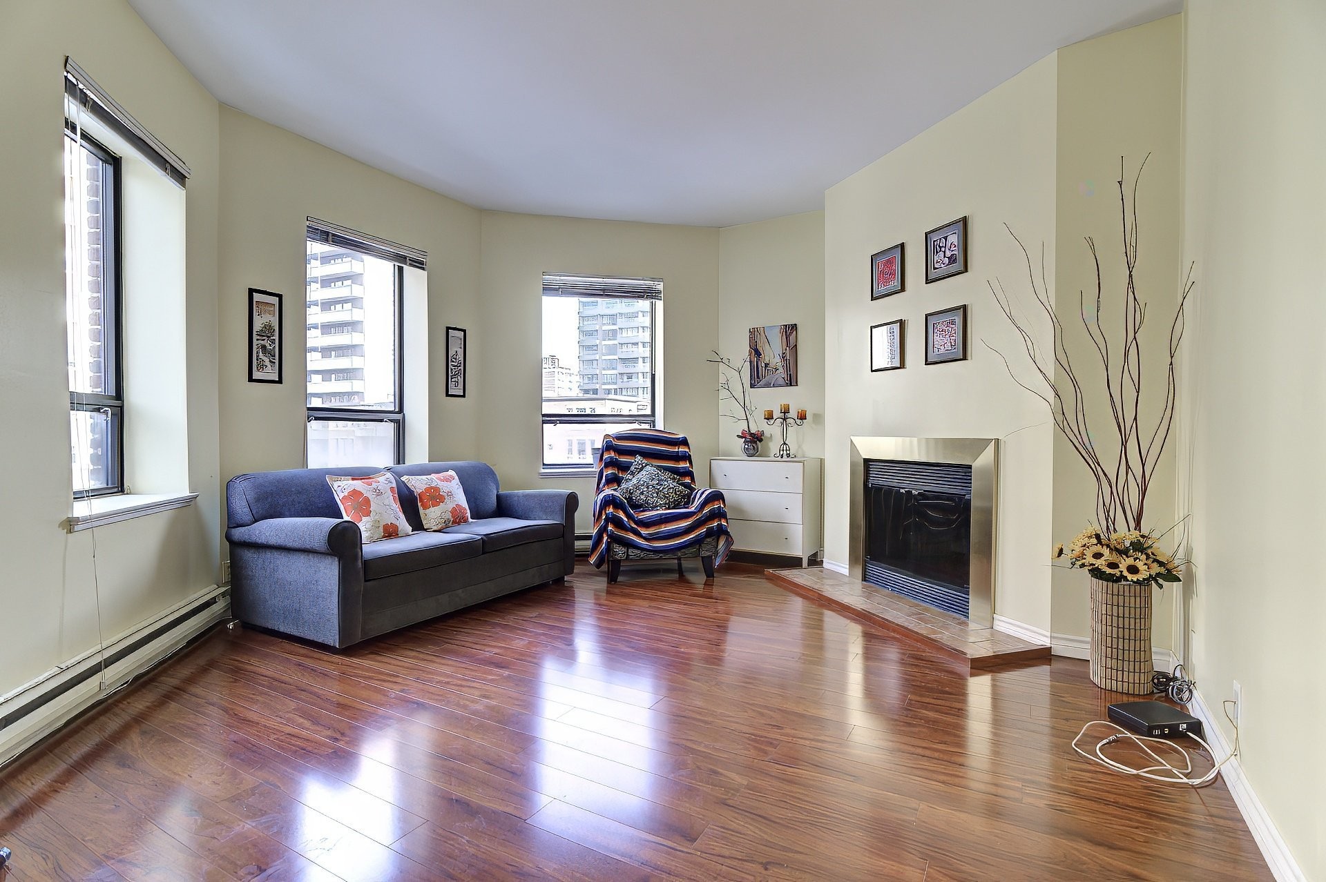 Living Room - 303-2054 Rue Sherbrooke O., Montréal (Ville-Marie), QC - Indoor Photo Showing Living Room With Fireplace