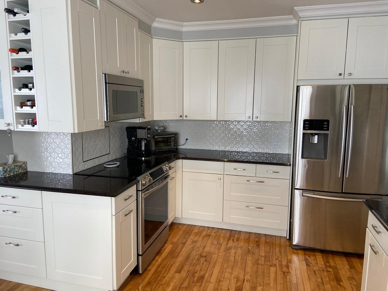 Kitchen - 10 146E Avenue, Notre-Dame-De-L'Île-Perrot, QC - Indoor Photo Showing Kitchen